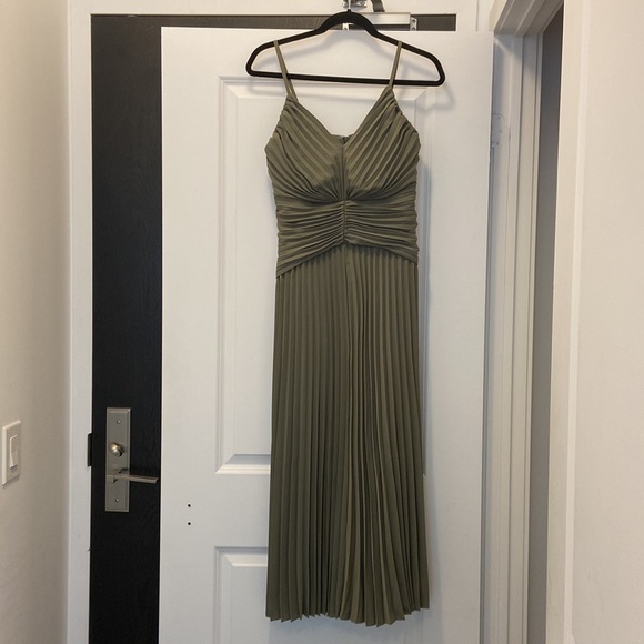 Sage Midi Dress with pleats - Picture 4 of 7